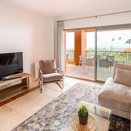 Apartamento Royal W/shared Pool, Terrace &a/c Málaga