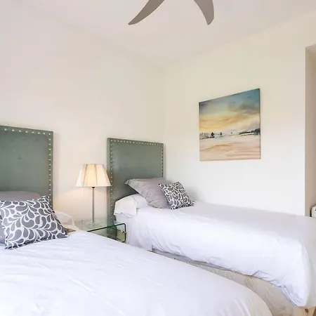 Apartamento Royal W/shared Pool, Terrace &a/c *
