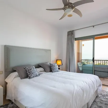Royal W/shared Pool, Terrace &a/c Apartamento Málaga