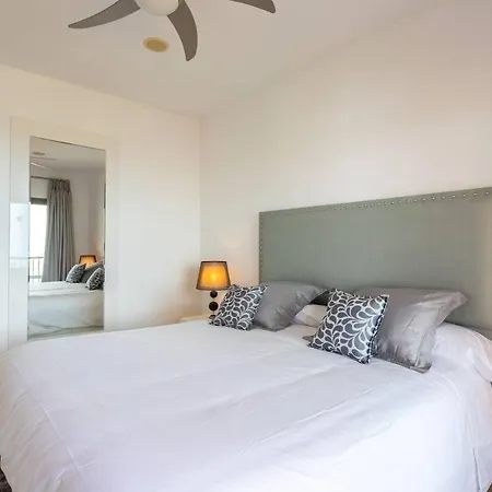 Royal W/shared Pool, Terrace &a/c *