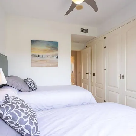 Royal W/shared Pool, Terrace &a/c Apartamento